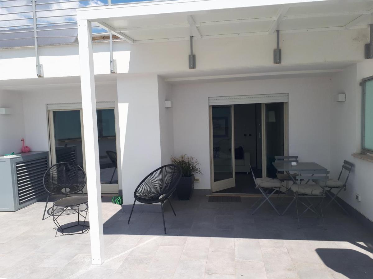 Penthouse 40 In Trastevere With Seasonally Jacuzzi Rome Exterior photo