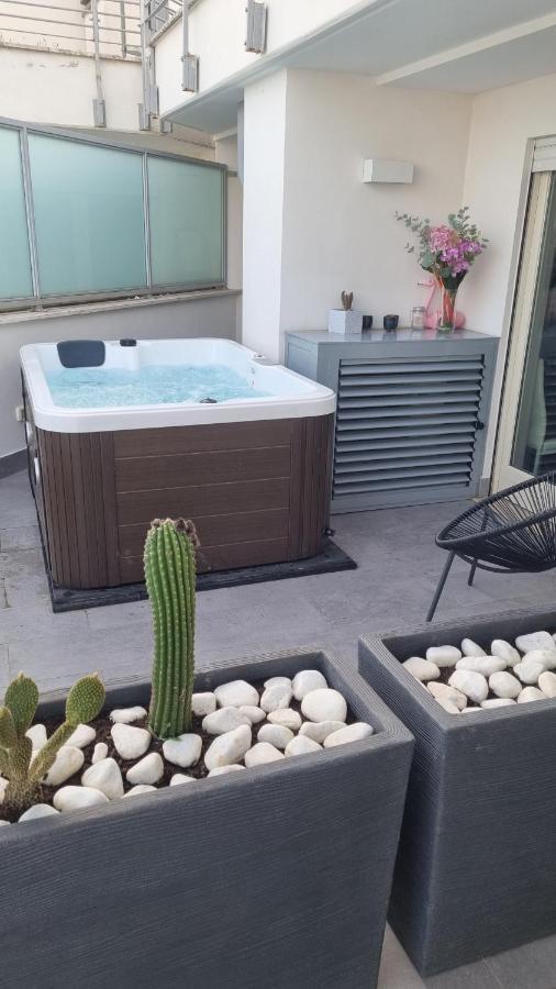 Penthouse 40 In Trastevere With Seasonally Jacuzzi Rome Exterior photo