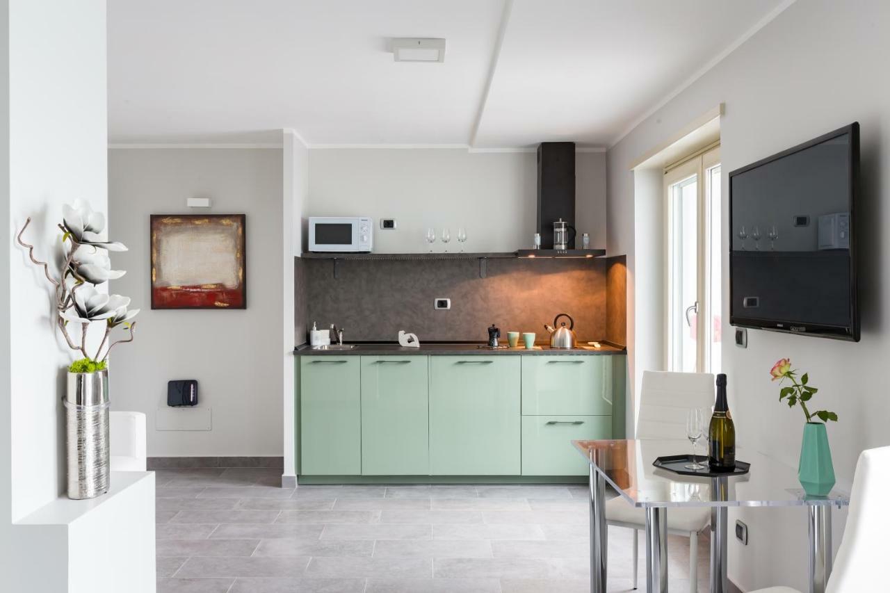 Penthouse 40 In Trastevere With Seasonally Jacuzzi Rome Exterior photo